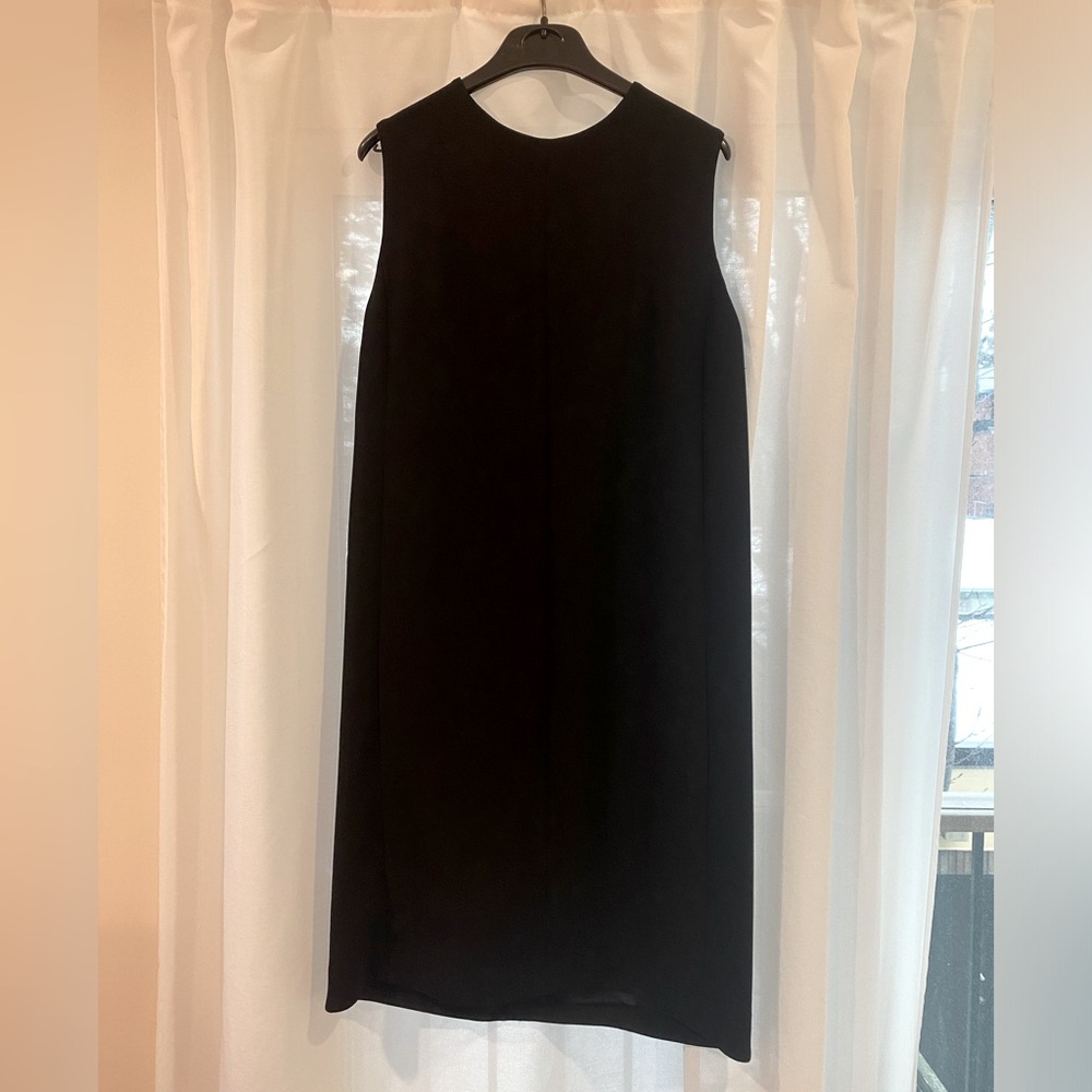NWT Vince shift dress, all-season. Black, size 4.